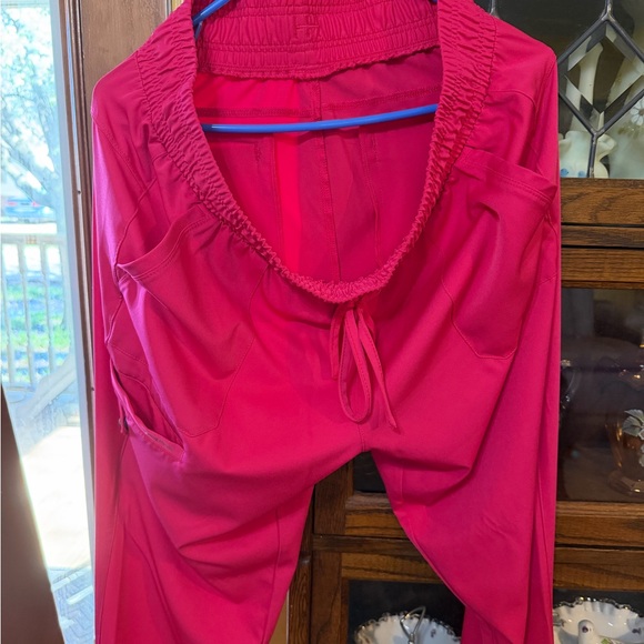 Healing hands scrubs, pink size large. Like new - Picture 3 of 5